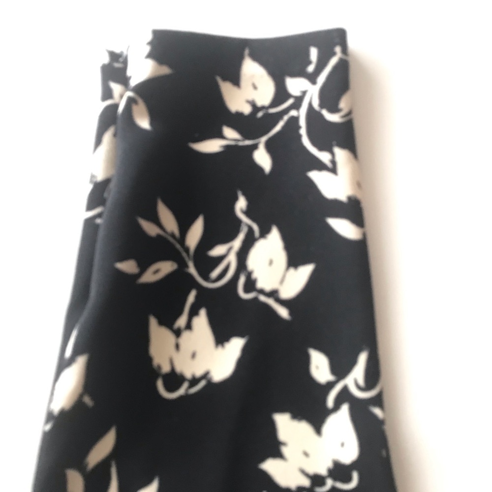 Lucy Paris black pants with flower print - Picture 2 of 5